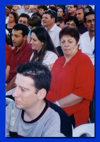 לחץ להגדלה